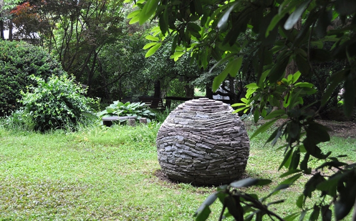 stacked-dry-stone-garden-spheres-devin-devine-11