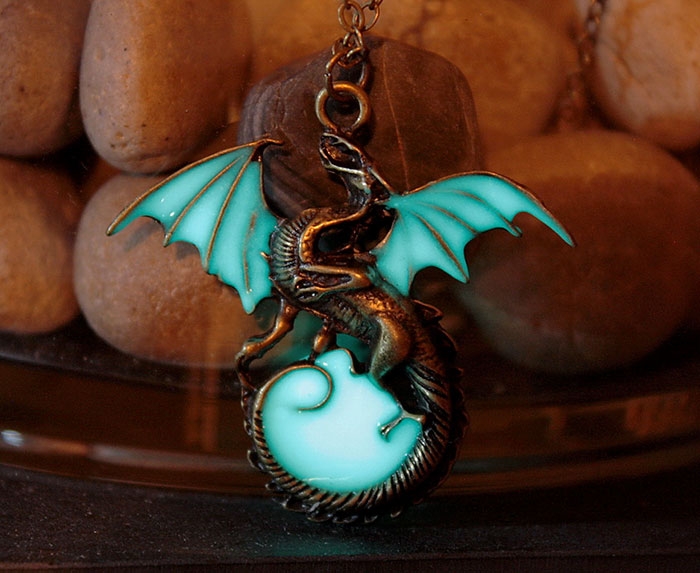 fantasy-jewelry-glow-in-the-dark-manon-richard-4