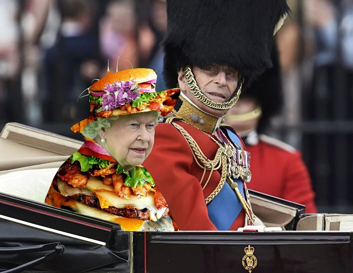 queen elizabeth green screen dress Queen's 'Green Screen' Dress Starts A Hilarious Photoshop Battle