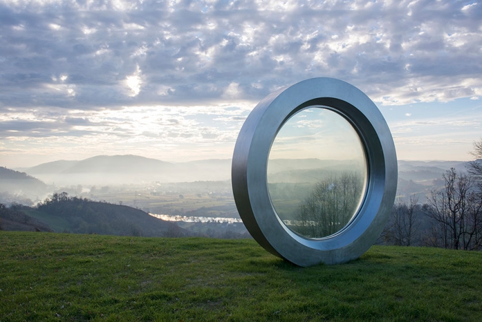 broken-lens-memorial-sculpture-fallen-photographer-gordan-lederer-nfo-10