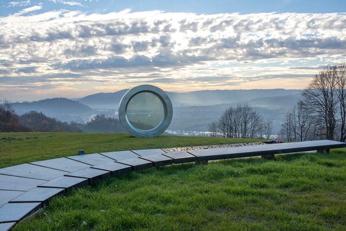 broken-lens-memorial-sculpture-fallen-photographer-gordan-lederer-nfo-8