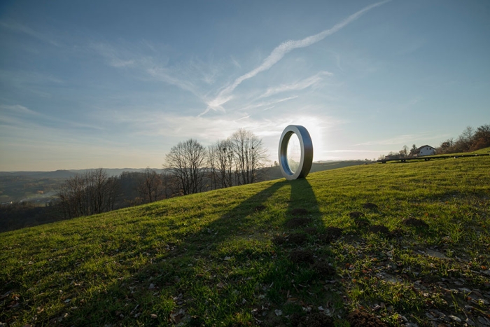 broken-lens-memorial-sculpture-fallen-photographer-gordan-lederer-nfo-13