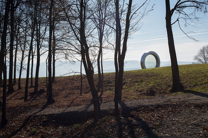 broken-lens-memorial-sculpture-fallen-photographer-gordan-lederer-nfo-4