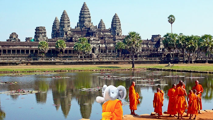 lost-toy-elephant-travels-around-world-photoshop-battle-3