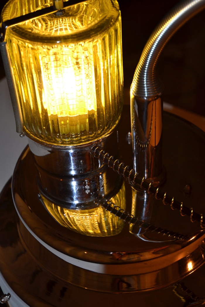 THE VAPORISER TABLE LAMP
