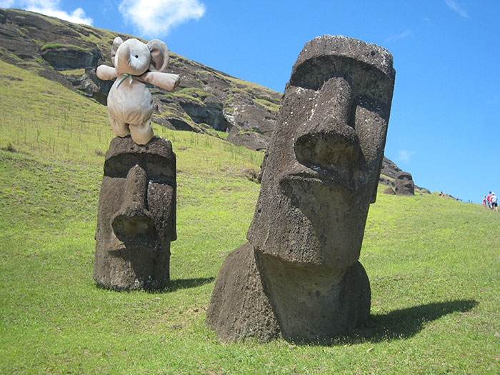 lost-toy-elephant-travels-around-world-photoshop-battle-10