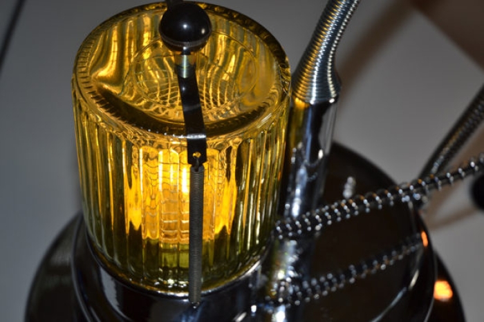 THE VAPORISER TABLE LAMP