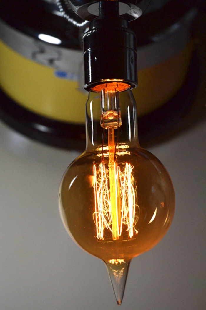 THE VAPORISER TABLE LAMP