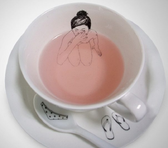 Bathing Girl Tea Cup Set