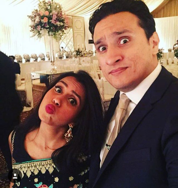 honeymoon-alone-funny-selfies-photography-huma-mobin-7