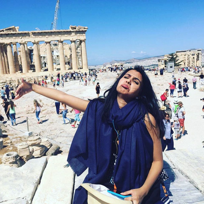 honeymoon-alone-funny-selfies-photography-huma-mobin-4