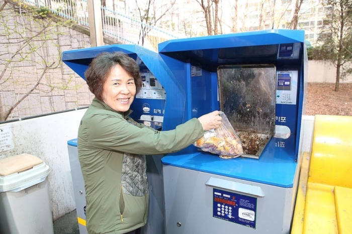 Pay per volume of waste thrown