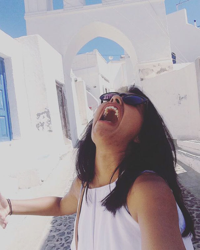 honeymoon-alone-funny-selfies-photography-huma-mobin-12