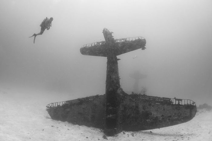 underwater-plane-graveyard-wwii-brandi-mueller-28