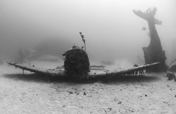 underwater-plane-graveyard-wwii-brandi-mueller-2