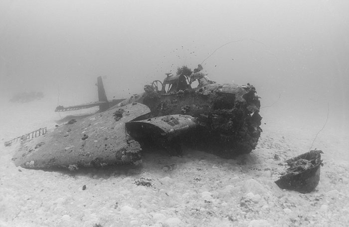 underwater-plane-graveyard-wwii-brandi-mueller-6