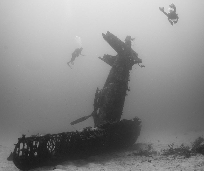 underwater-plane-graveyard-wwii-brandi-mueller-1