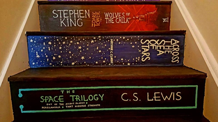 woman-paints-straicase-like-book-covers-pippa-branham-7