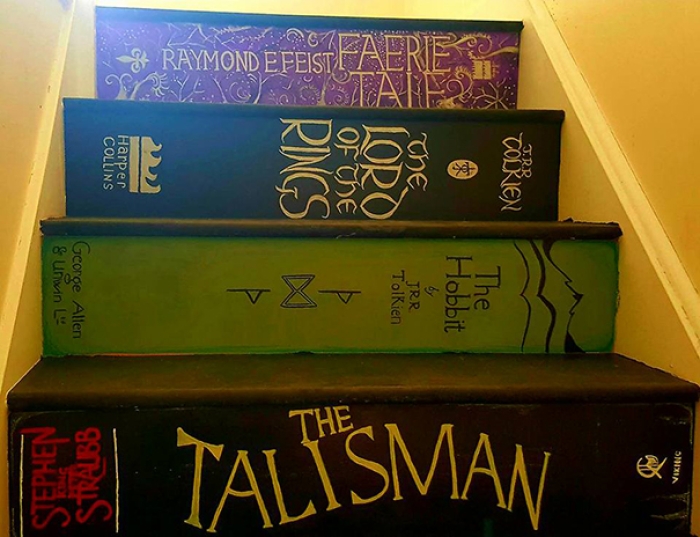 woman-paints-straicase-like-book-covers-pippa-branham-2