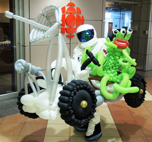 54-Year-Old Guy Quits His Job To Become Full-Time Balloon Artist