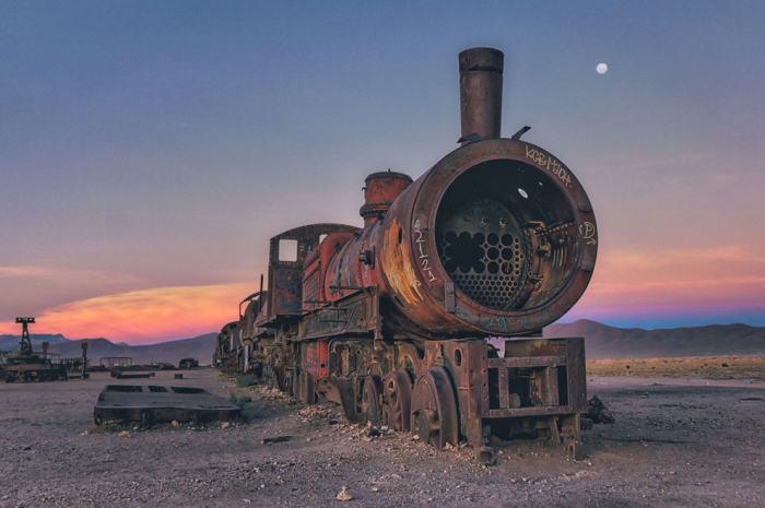 train-graveyard-bolivia-chris-staring-9
