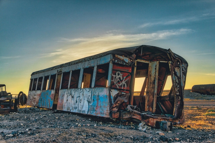 train-graveyard-bolivia-chris-staring-5