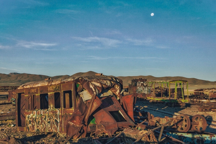 train-graveyard-bolivia-chris-staring-11
