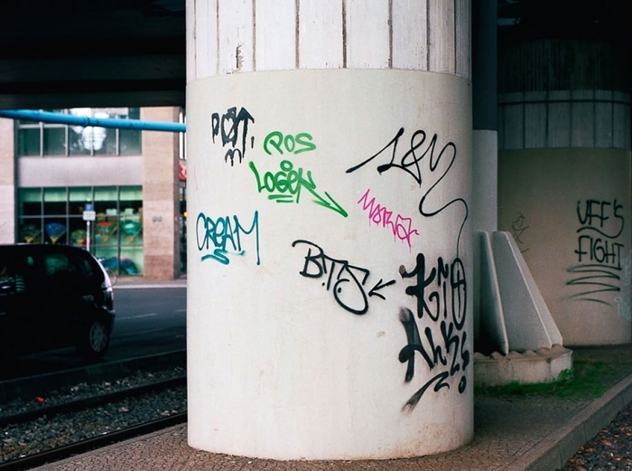 painting-over-graffiti-removing-tags-street-art-mathieu-tremblin-1