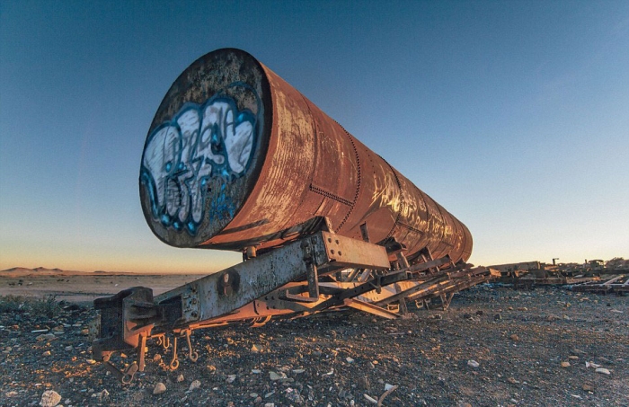 train-graveyard-bolivia-chris-staring-16