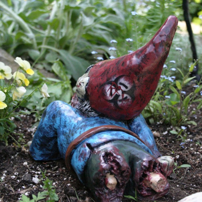 zombie-gnomes-scary-garden-decorations-revenant-fx-7