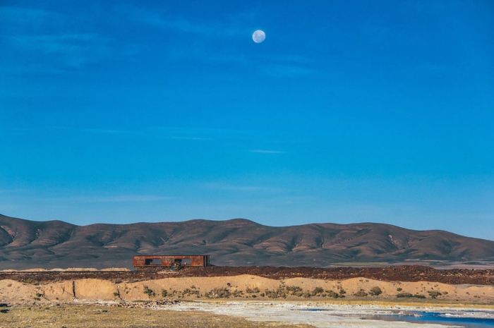 train-graveyard-bolivia-chris-staring-3