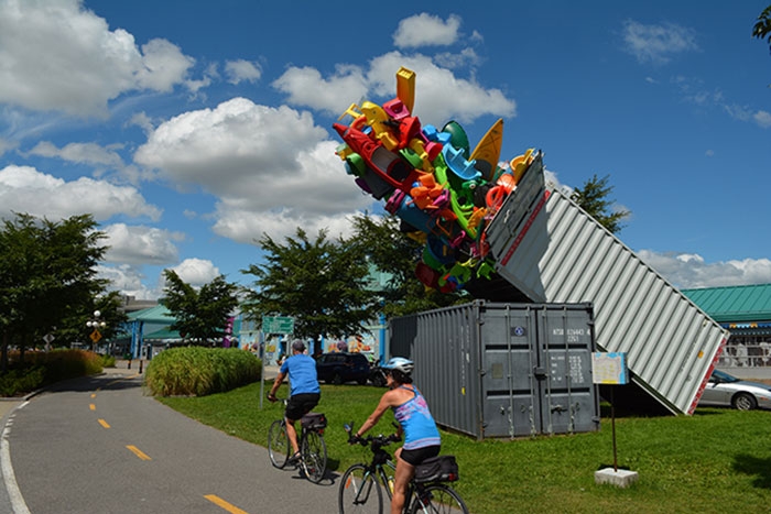colorful-trash-sculptures-overconsumption-canada-jose-luis-torres-16