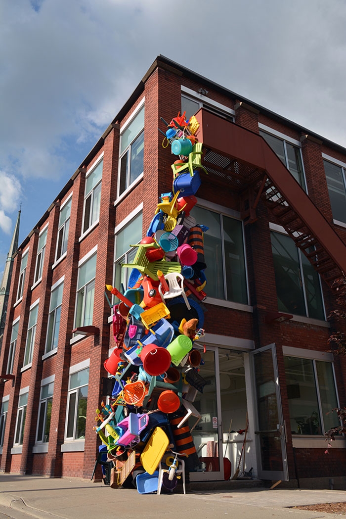 colorful-trash-sculptures-overconsumption-canada-jose-luis-torres-36