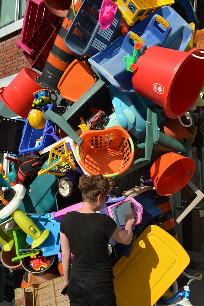 colorful-trash-sculptures-overconsumption-canada-jose-luis-torres-37