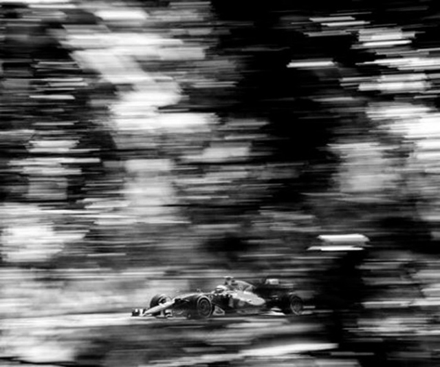 Photographer Shoots Formula 1 With A 104-Year-Old Camera, And It Looks Even More Dramatic