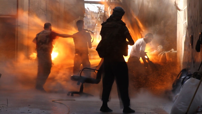 photo-journalism-tank-shell-explosion-moment-syrian-rebels-tracey-shelton-3