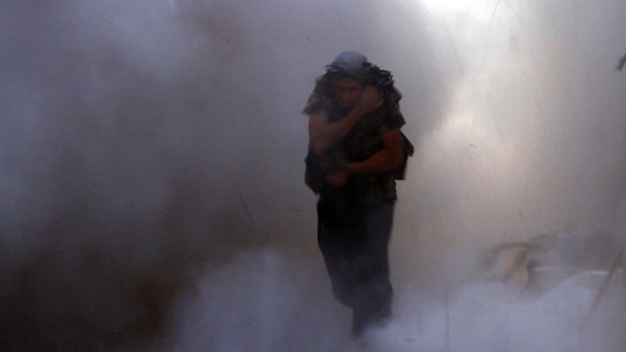 photo-journalism-tank-shell-explosion-moment-syrian-rebels-tracey-shelton-5