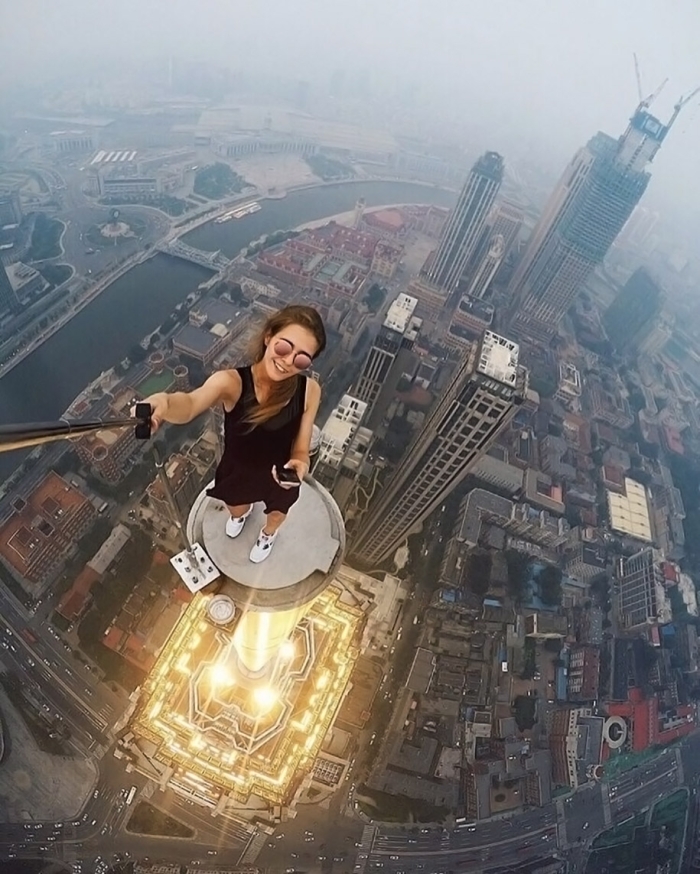 risky-dangerous-selfies-russia-angela-nikolau-8