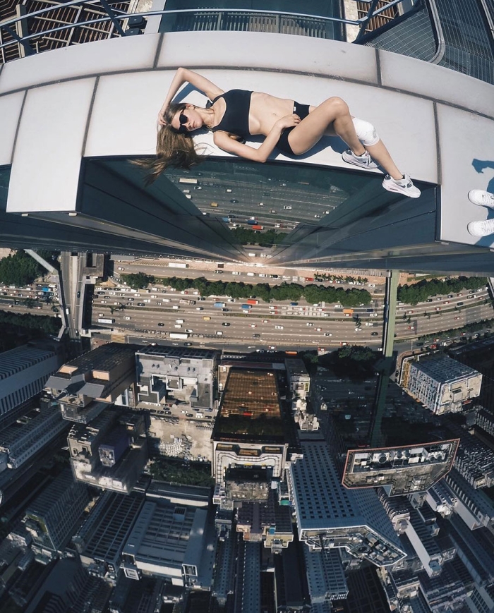 risky-dangerous-selfies-russia-angela-nikolau-7