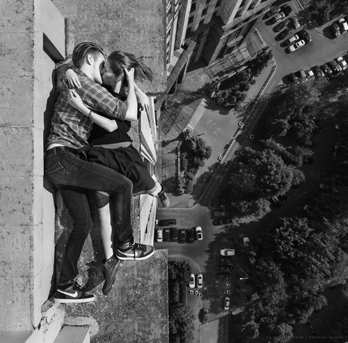 risky-dangerous-selfies-russia-angela-nikolau-30