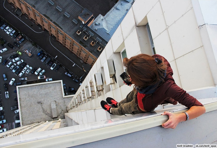 risky-dangerous-selfies-russia-angela-nikolau-58