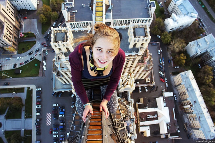 risky-dangerous-selfies-russia-angela-nikolau-61