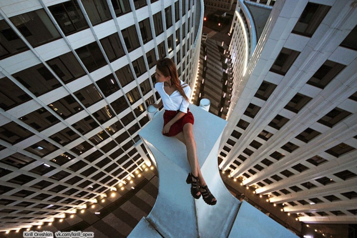 risky-dangerous-selfies-russia-angela-nikolau-59