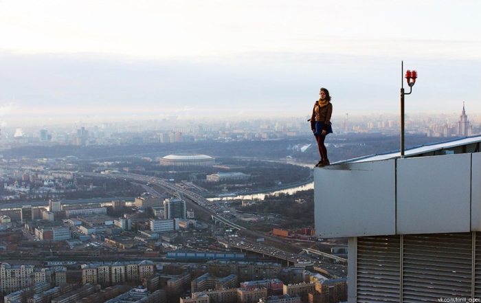risky-dangerous-selfies-russia-angela-nikolau-57