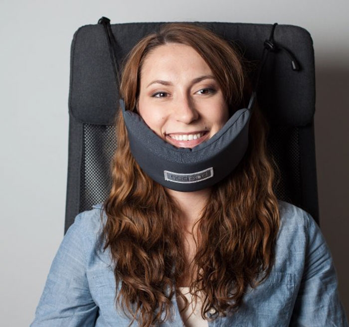 head-hammock-travel-pillow-sleep-plane-nodpod-1