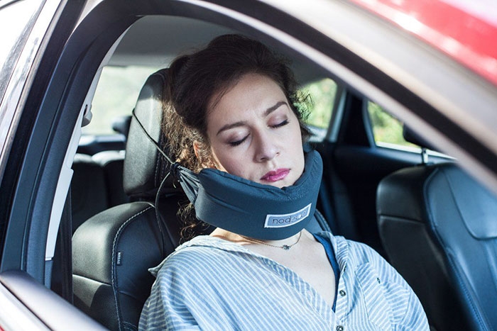 head-hammock-travel-pillow-sleep-plane-nodpod-3