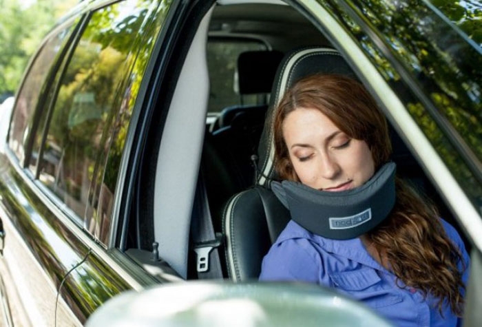 head-hammock-travel-pillow-sleep-plane-nodpod-5