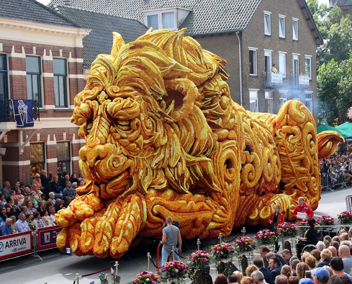 giant-flower-sculpture-parade-corso-zundert-2016-netherlands-61