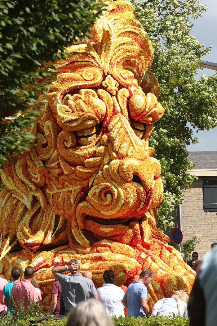 giant-flower-sculpture-parade-corso-zundert-2016-netherlands-62