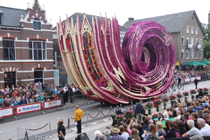 giant-flower-sculpture-parade-corso-zundert-2016-netherlands-3